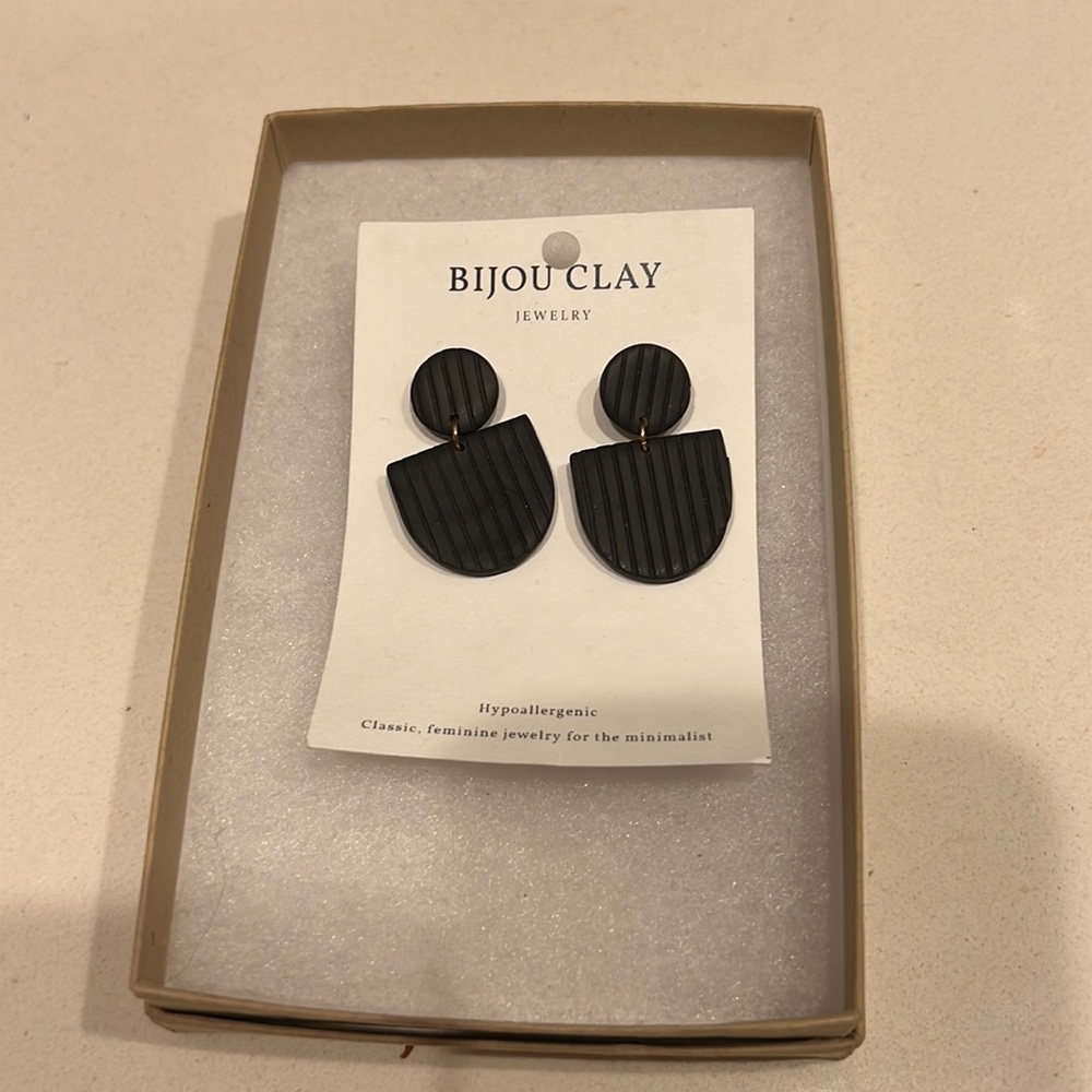 NWT clay earrings